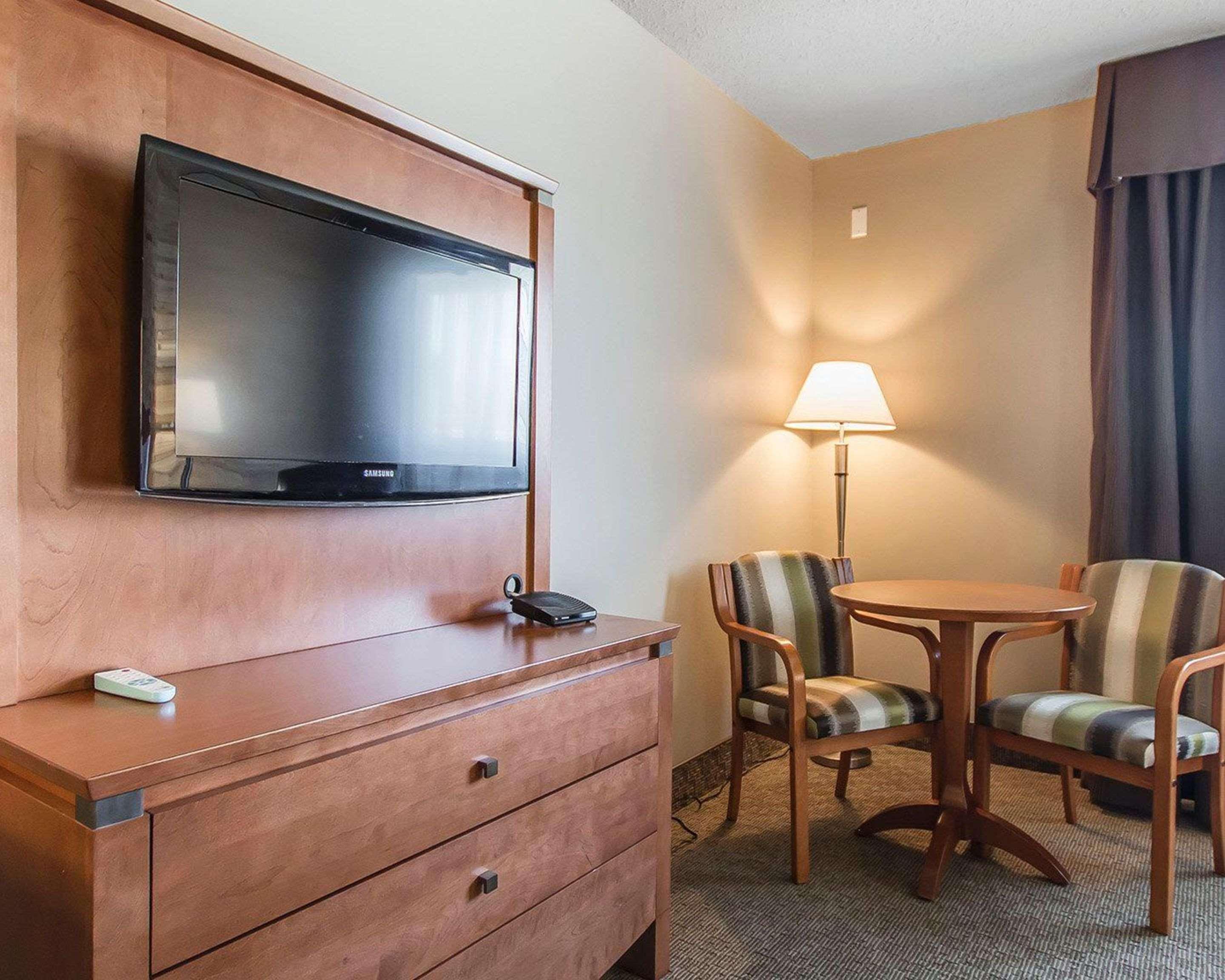 Quality Inn Rouyn-Noranda Exterior foto