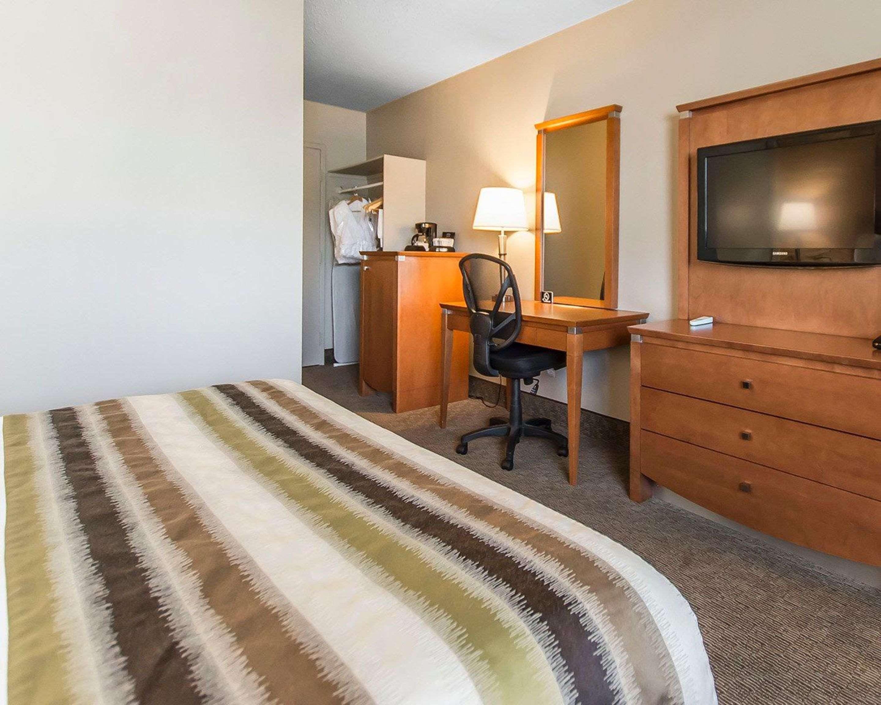 Quality Inn Rouyn-Noranda Exterior foto