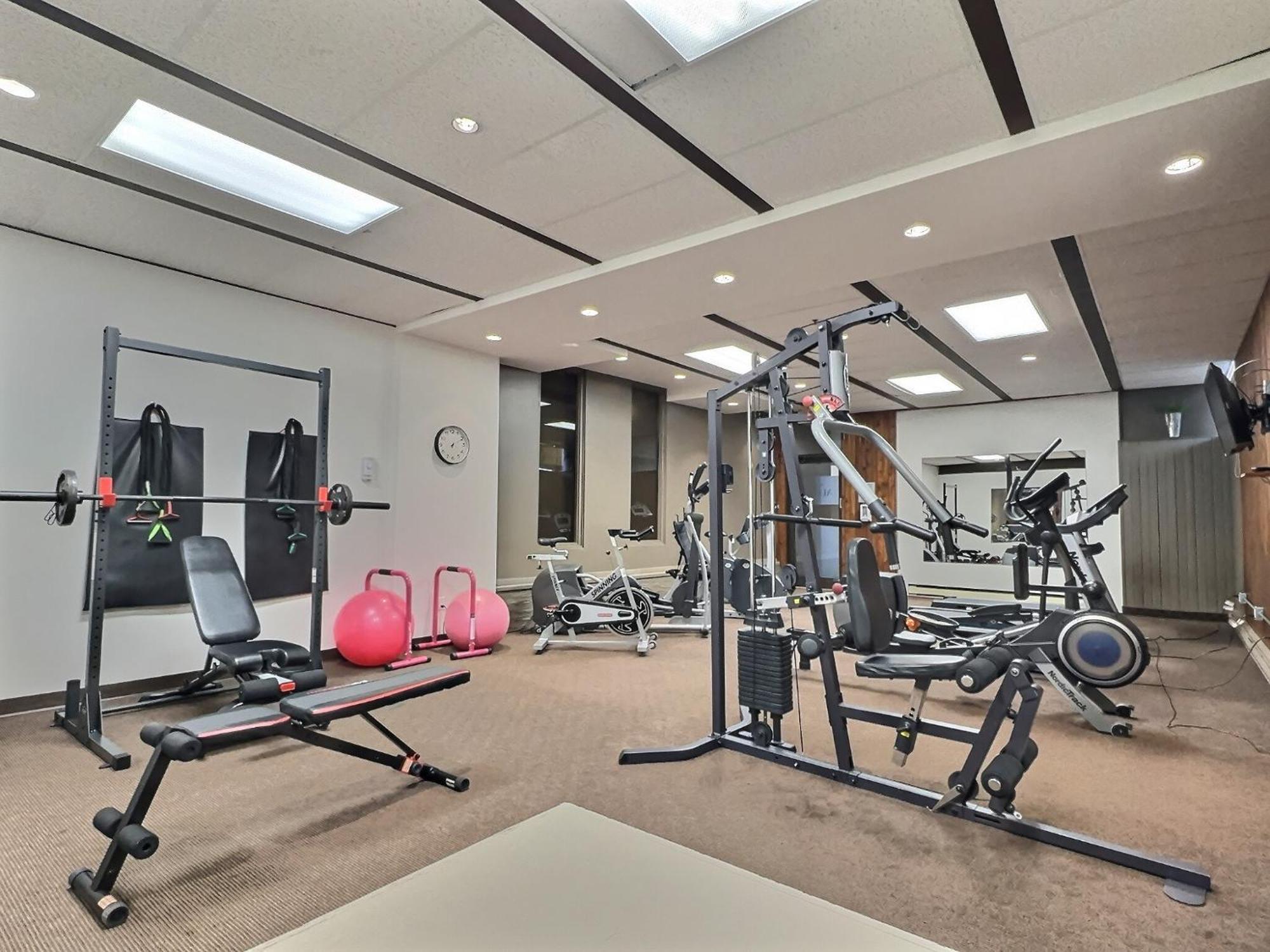 Quality Inn Rouyn-Noranda Exterior foto